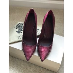 Burberry Trainley 1Pointed Pump  (box & dust bag)